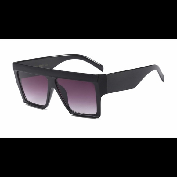 BLACK OVERSIZED FUTURISTIC SUNGLASSES - Picture 4 of 5